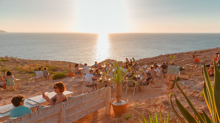 Sunset at La Torre – Balearic Soundtrack & Cliffside Views